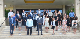 Reino Hulandes ta uni forsa pa crea maneho pa combati corupcion