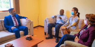 Minister Arends di bishita na Cas Marie