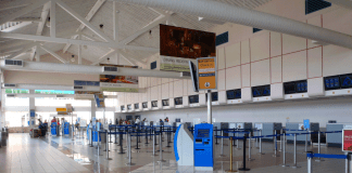 Empleada di airport cu comportacion menos bon riba caya, kita for di trabao