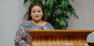 Awe kier hunga critico y kier haci manera ta marioneta nos ta pero ora nan a sera presupuesto cu deficit astronomico no a pensa riba consecuencianan pa awe