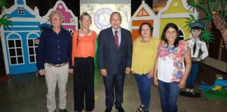 Minister di enseñansa y deporte Endy Croes a presencia apertura virtual di festival di buki pa mucha na biblioteca nacional Aruba