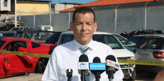 A tuma pasonan concreto den cuadro di restructuracion di garashi di Polis