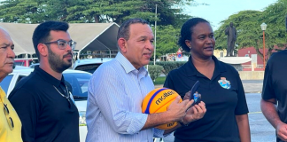 Minister di enseรฑansa y deporte presente na e 19 edicion di Aruba Dolphins Invitational