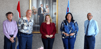 Encuentro ameno cu prensa activo di temporada di Aruba su lucha pa Status Aparte