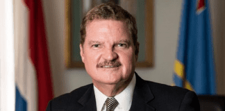 Comishon Salba Aruba: Mike Eman hamas por bolbe bira Minister President