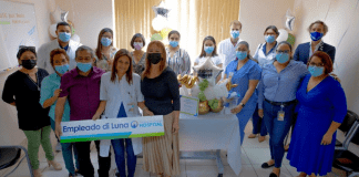 Dokter Caroline Becker ta empleado di luna na Hospital