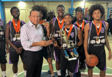Minister di enseñansa y deporte Endy Croes presente na e apretura di campeonato di Aruba Basketball Bond.