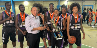 Minister di enseñansa y deporte Endy Croes presente na e apretura di campeonato di Aruba Basketball Bond.