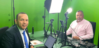 Minister Endy Croes den entrevista riba plataforma social di Noticiacla live awe anochi pa 9pm