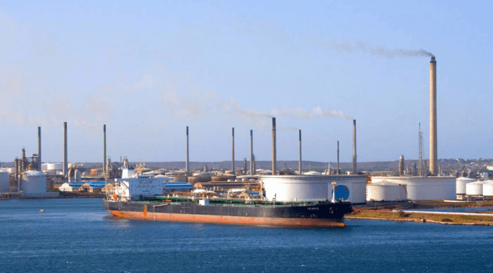 Compania CORS cu kier a habri refineria di Curacao a cay na awa
