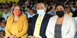 Prome minister tawata presente na e lansamento di e buki buchi penchi malo di tanchi esme