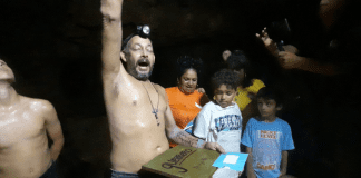 Heintje Ras a celebra su 52 aña hunto cu famia y mariachi den mina