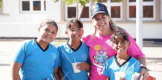 Prome Minister a participa na e marcha riba Dia Internacional di Derechonan di Mucha: ‘MARCHA PA NOS DERECHO’
