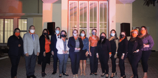 En conexion cu conscientisacion pa elimina violencia contra hende muhe y mucha muhe Bestuurskantoor a wordo ilumina cu luz oraño