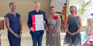 Recientemente a gradua Cum Laude di Facultad di Ley na Universidad di Aruba, Sr. Kristof Veekmans.
