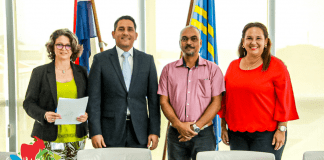 Minister Arends a firma acuerdo cu Urban Hydro Tech Surinam