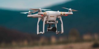 Ta sospecha Patrick & Speed di a manda bula drone riba cas di Minister