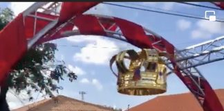 Curacao a despedi di Boy Dap; cu su caha riba trailer cu musica di tumba