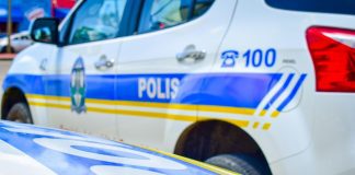 Dama Chauffeur cu a bira malo tras di stuur y ta accidenta na Savaneta a fayece.