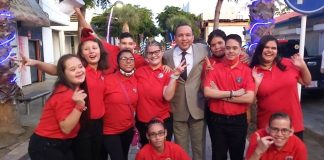 Masha pabien na muchila creativo cu un impresionante bazaar di pasco