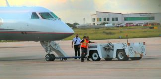 Avion mester a haci un emergency landing diaranson atardi
