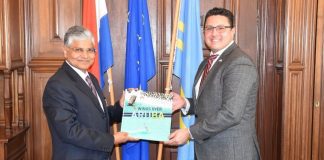 Embahador di India cu bishita di cortesia cerca Minister Besaril