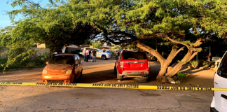 Homber haya sin bida den auto y cu golpi na cabes