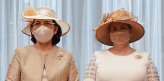 Prome Minister a bishita señora Yvonne Laclé-Dirksz