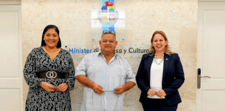 Minister Xiomara Maduro ta reconoce Anselmo Leo Vrolijk pa su 40 aña den media informando y educando nos comunidad