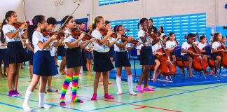 Sr. Johnny Croes formalmente nombra Director di Leerorkest Aruba