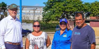 Gobernador Alfonso Boekhoudt tambe a aprecia e bunita gesto y a pasa personalmente pa mira e pier finaliza