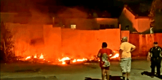 Mexi sospecha di a cende candela cerca di un cas y a bandona e sitio