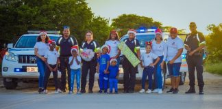 Polis y KidsAruba a parti 10 basket pa famia di menos recurso