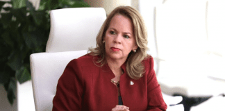 Promer Minister Wever Croes na sindicatonan: Ningun hende por prohibi Gobierno di Aruba di dialoga cu esnan cu si kier dialoga