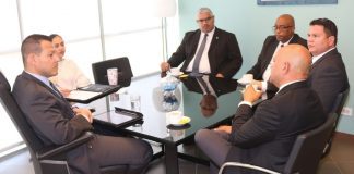 Minister di Husticia a reuni cu asociacion di siguridad ASIS