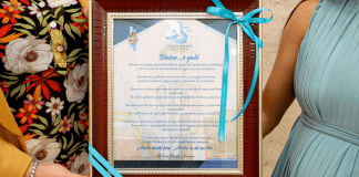 Minister di Cultura Xiomara Maduro a ricibi Melendy Bisslik-Neuman