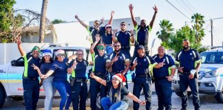 Polis di Oranjestad ta duna bek; 7 famia lo celebra un pasco Feliz