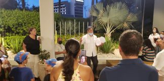 Ceremonia di cende bela pa Hanukkah presencia na Hilton