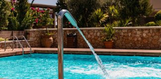 Aña nobo mainta homber pedofiel a drenta pool di hotel pa haci actonan inmoral