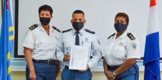 Na Centro di Husticia Santa Cruz 35 aña Hubileo y dos agente ta ricibi nan diploma