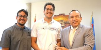 Minister Endy Croes ta reconoce ganado di medaya di oro Patrick Groters como baluarte di deporte