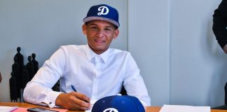 Prospecto Alexander Albertus “El Tiburón” a firma cu organisacion di Los Angeles Dodgers.