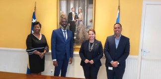 Prome Minister y Minister di Salubridad di Aruba ta reuni cu premier y minister di labor y asuntonan social di Corsou