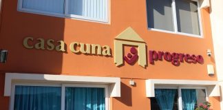 Minister Rocco Tjon a ricibi recorido y presentacion di stichting casa cuna y progreso