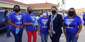 Prome Minister a bishita ST Paulus School San Nicolas