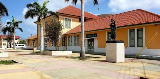 4 aña di prison exigi pa ambtenaar sospecha di a abusa di un mucha homber