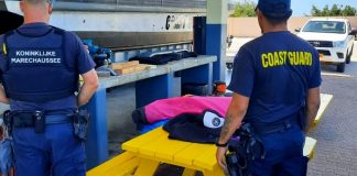 Presunto kitesurfer cu a trece droga deteni y rugtas cu droga confisca.