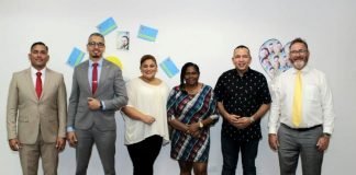 Minister Glenbert Croes ta gradici y felicita tur cu a haci Dia di Betico un bunita celebracion