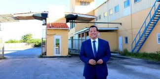 Minister Rocco Tjon a haya prome rondleiding pa loke lo bay bira e centro di Centralisacion di Departamentonan di Husticia