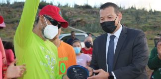 Hazaña di Heintje Ras; Ademas di a logra un record mundia di 100 dia den mina di Fosfaat a logra uni un Pais pa un bon causa